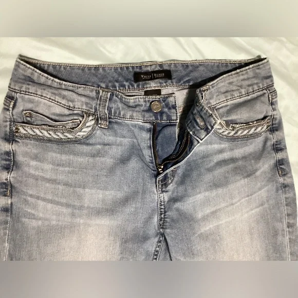 White House Black Market Blanc Light Wash Capri Jeans Size 4 - Picture 4 of 11